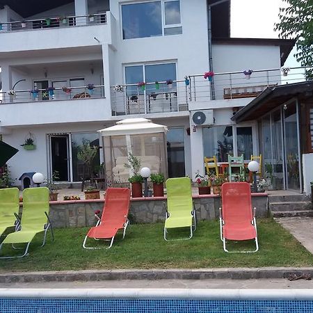 Villa Lucy Warna Exterior foto