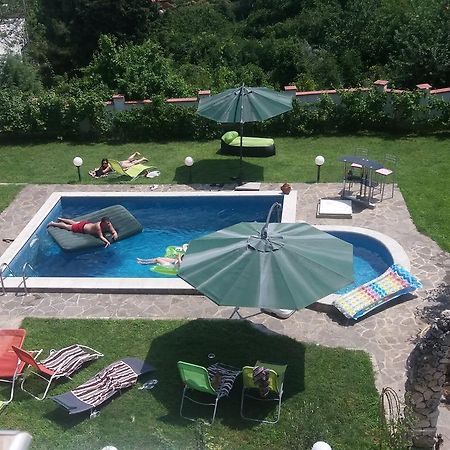 Villa Lucy Warna Exterior foto