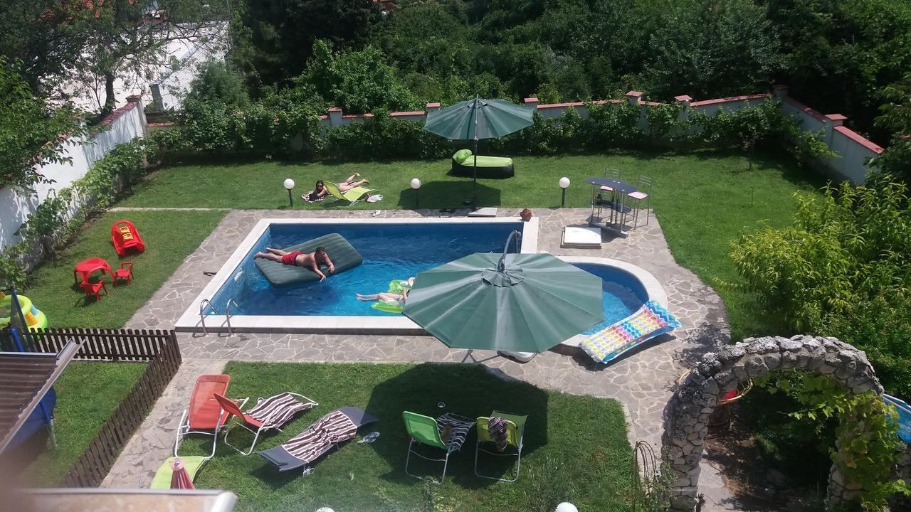 Villa Lucy Warna Exterior foto